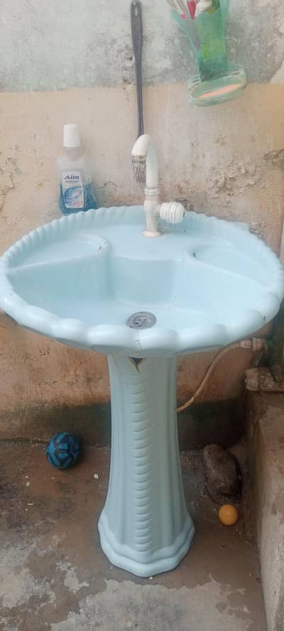 wash basin 24 by 24 good condition