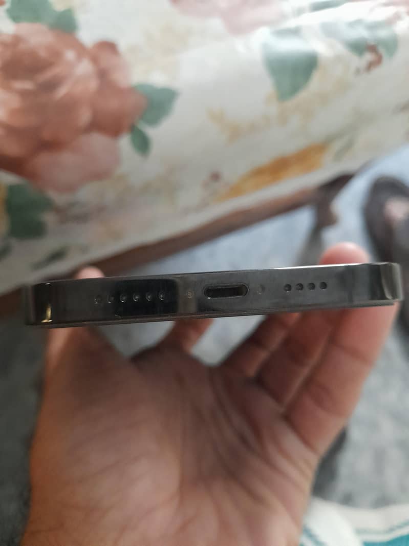 Apple iPhone 14 Pro Max 2
