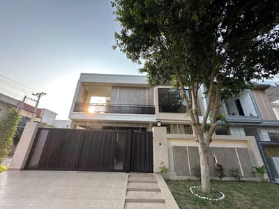 12.66 MARLA BRAND NEW LUXURY HOUSE FOR SALE
