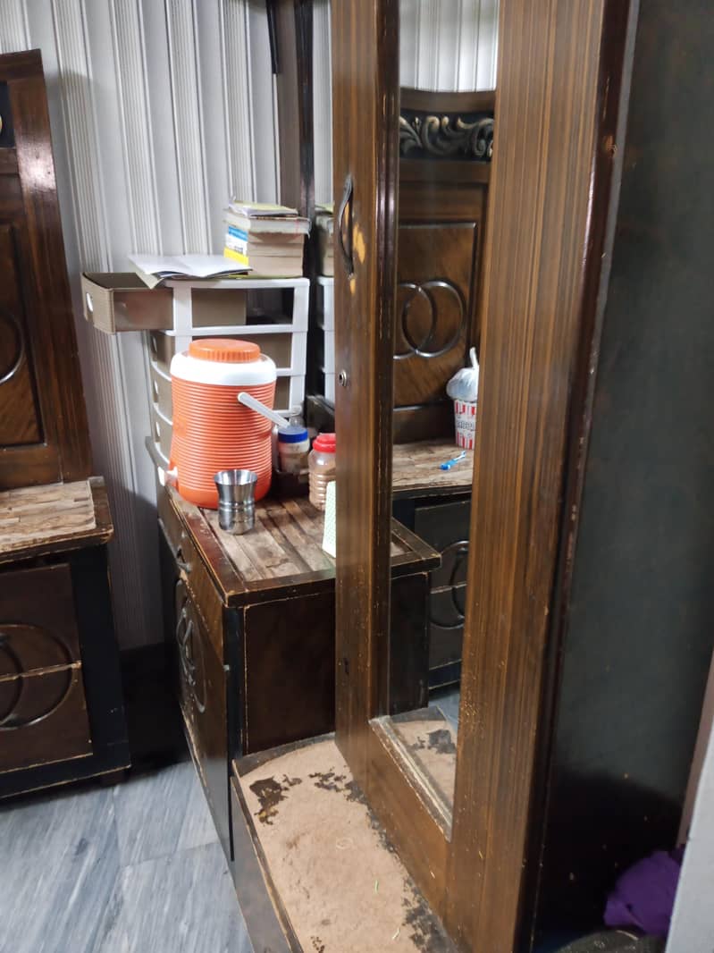 Dressing Set (1 Piece) average condition. 2