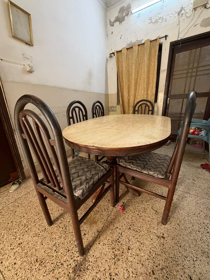 5 seater dinning table 0