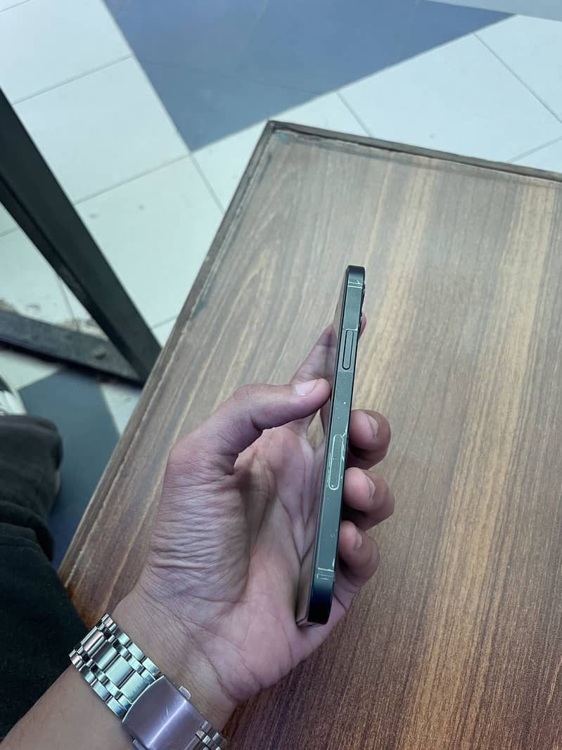 iPhone 12 3