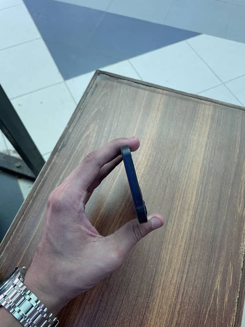 iPhone 12 4