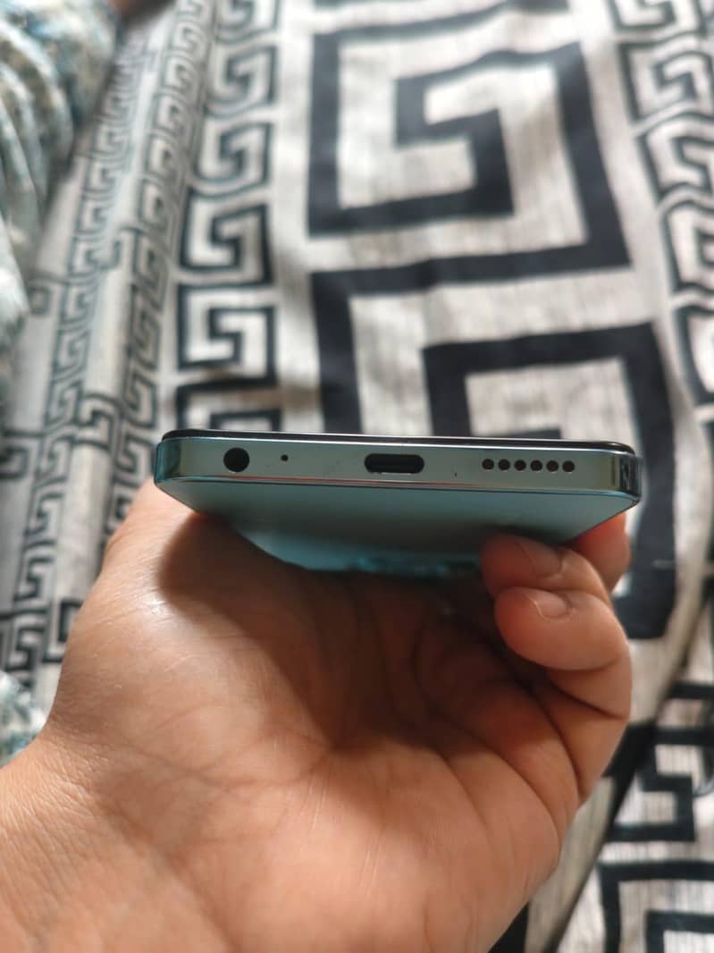 Tecno Spark 20 4
