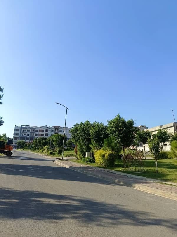 10 Marla Plot 7