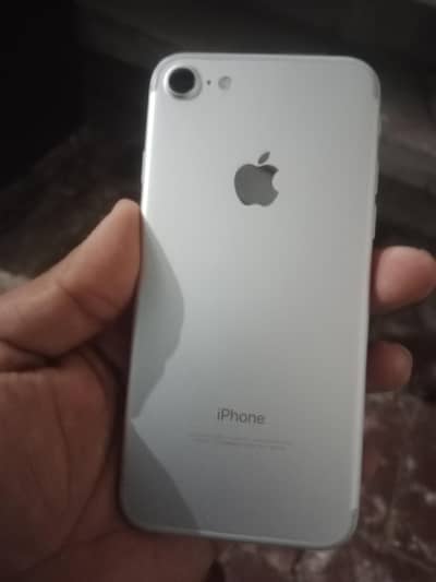 Apple iPhone 7 — 32GB