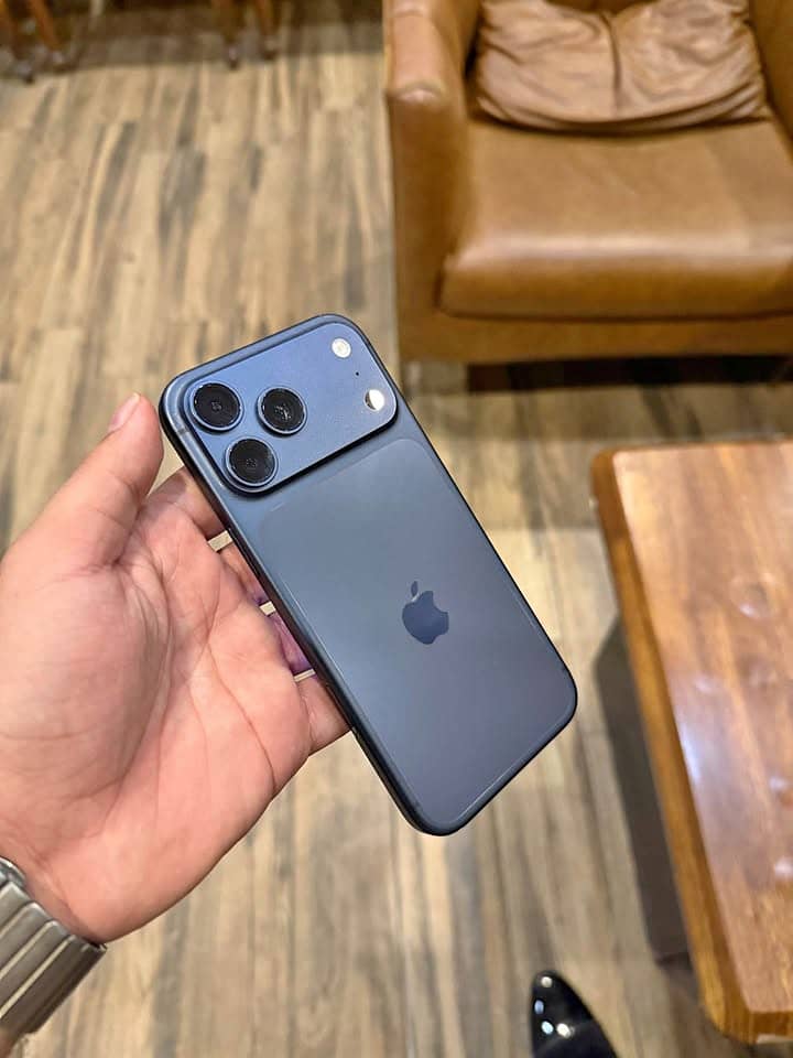 Apple iPhone 17 Pro Max 3