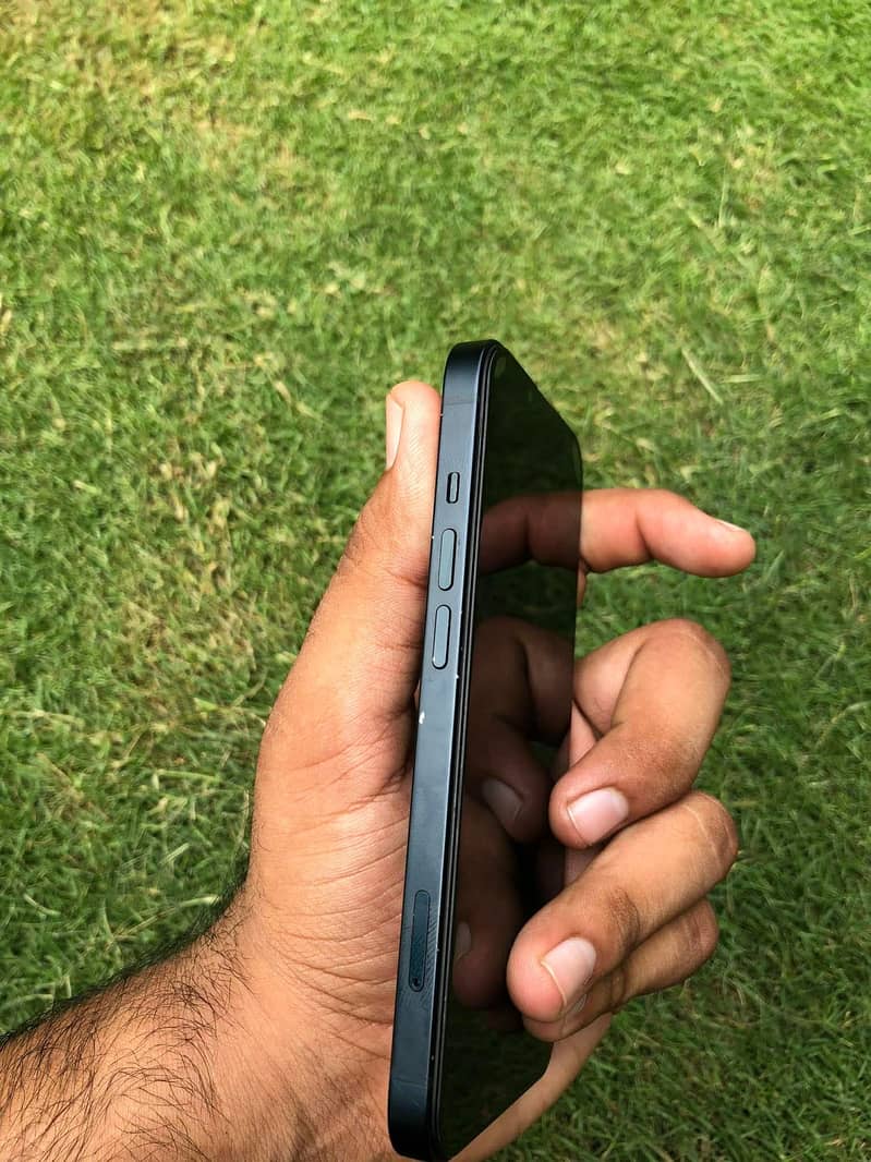 iPhone 13 3