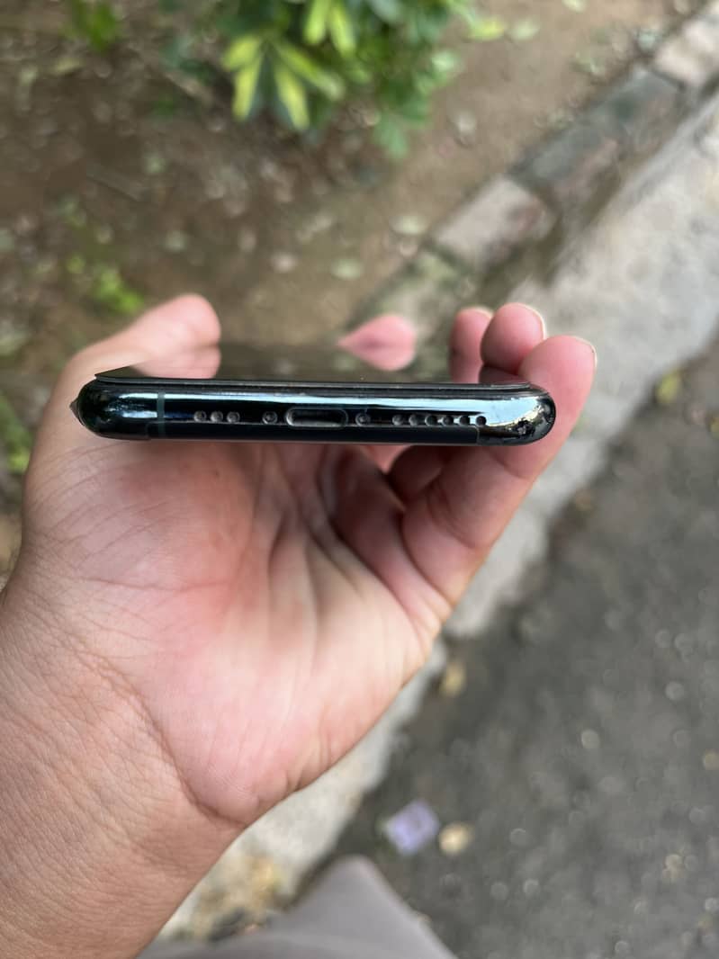 Apple iPhone 11 Pro 2
