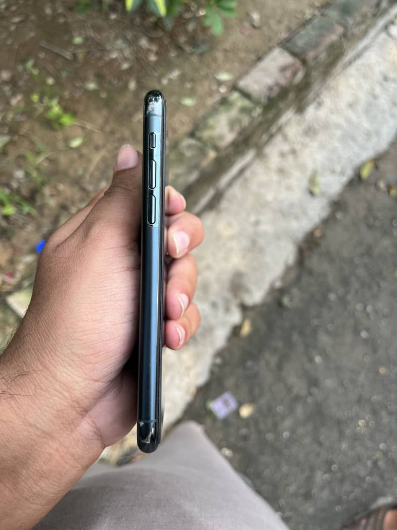 Apple iPhone 11 Pro 3
