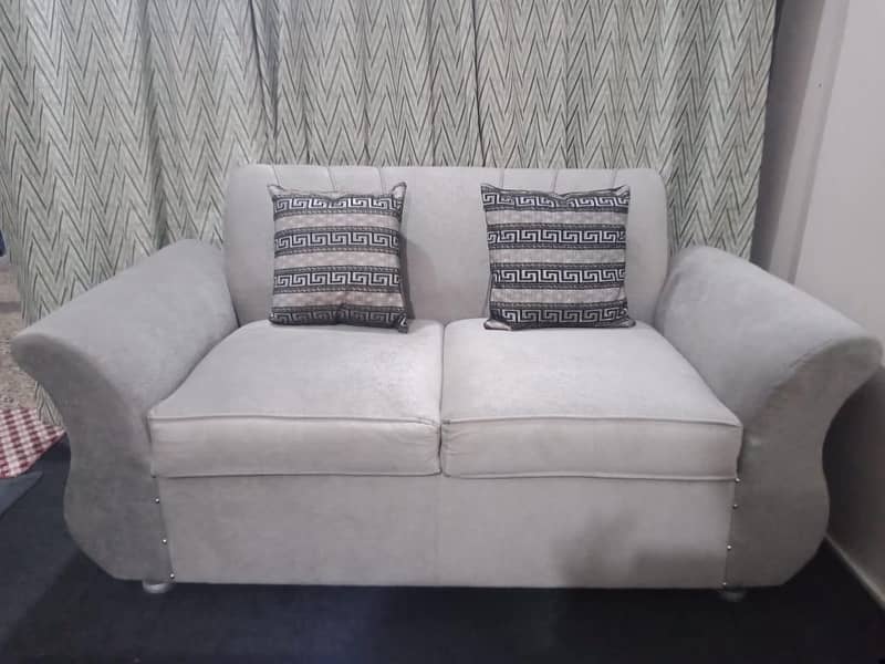 2+1+1 sofa one center table 1