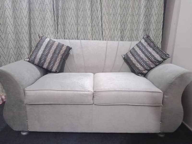 2+1+1 sofa one center table 2