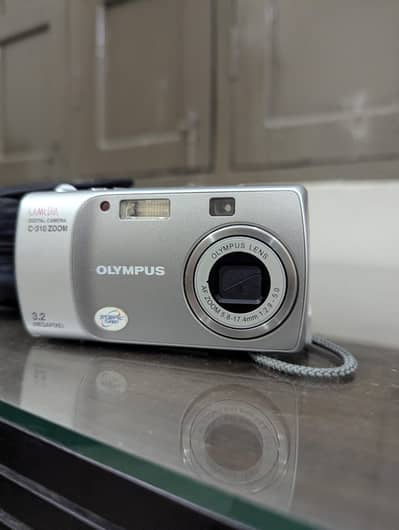 Olympus digital camera C-310 Zoom Vintage D