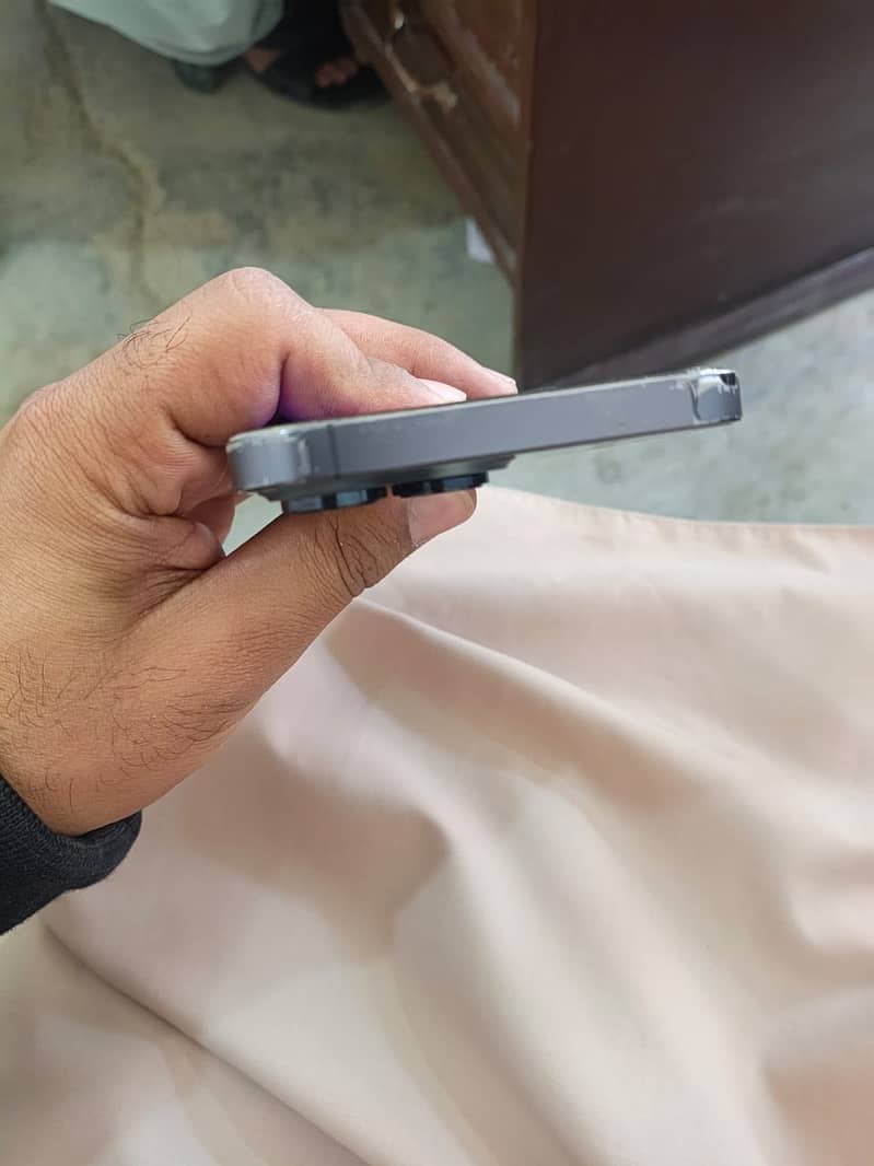 Apple iPhone 14 Pro Max 1