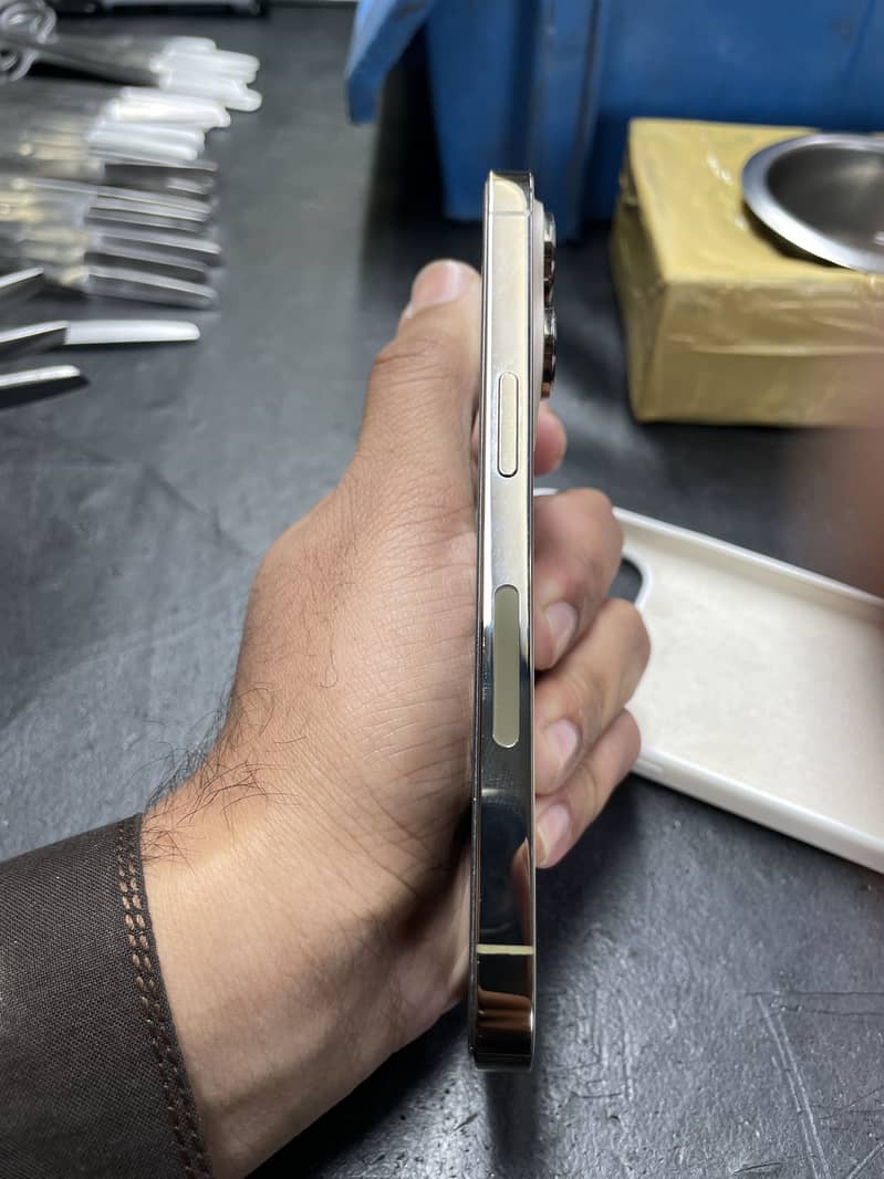 Apple iPhone 14 Pro 3