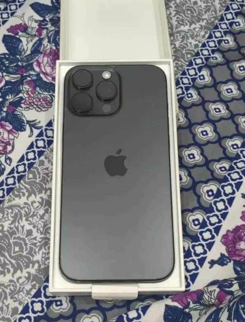 Apple iPhone 16 Pro Max 2