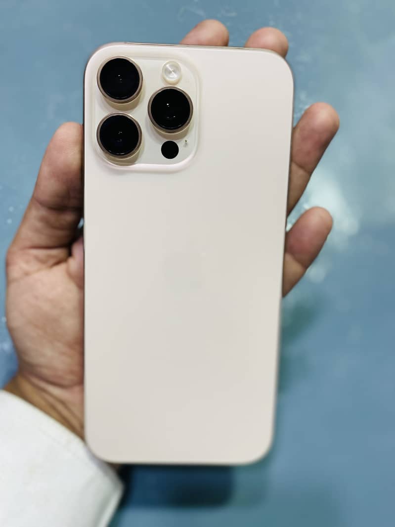 Apple iPhone 16 Pro Max 0