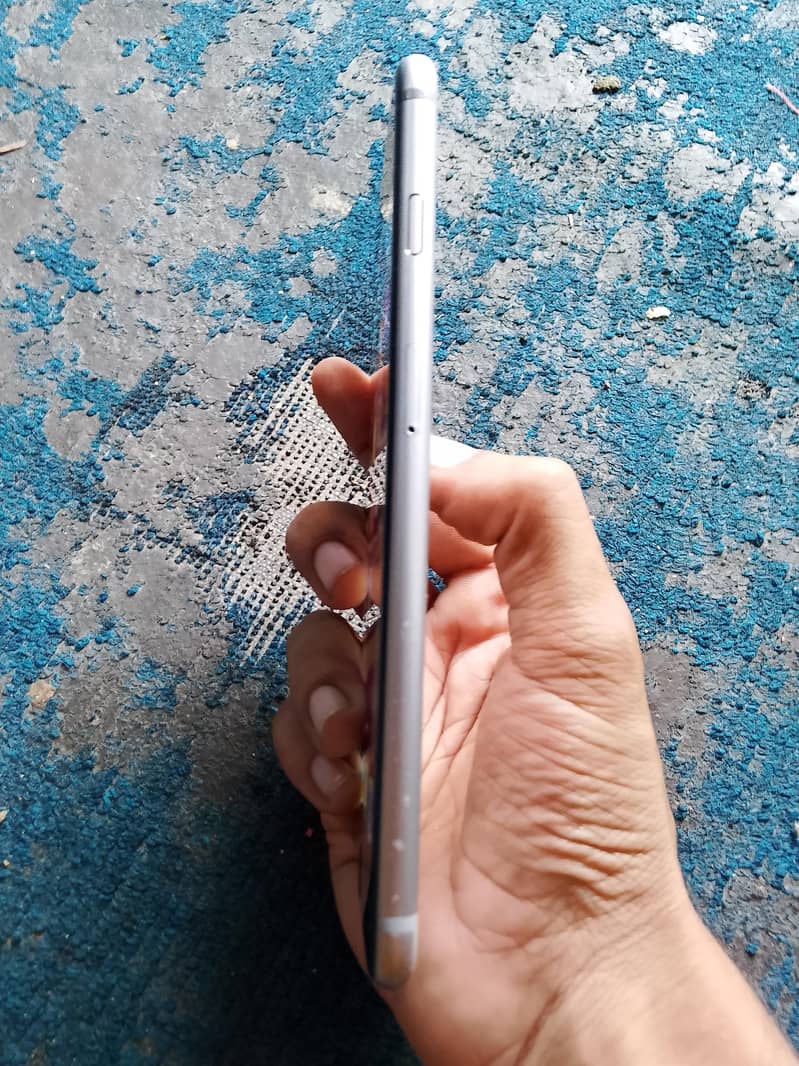 Apple iPhone 6S Plus 2