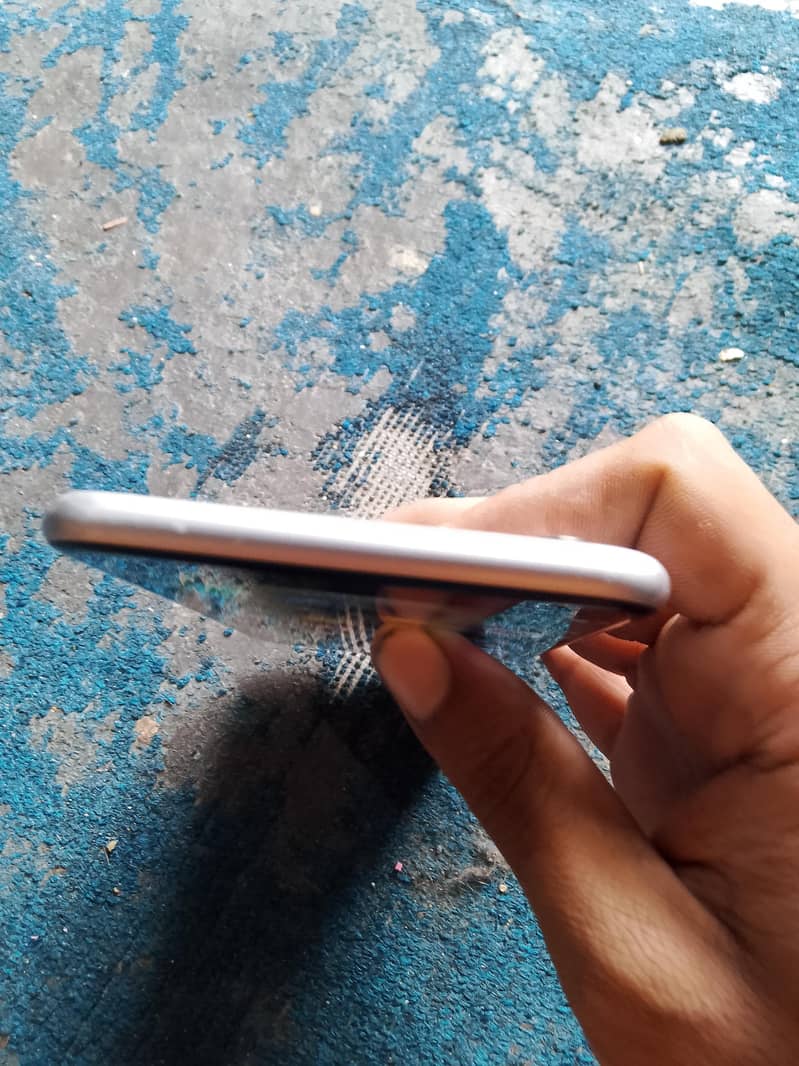 Apple iPhone 6S Plus 4