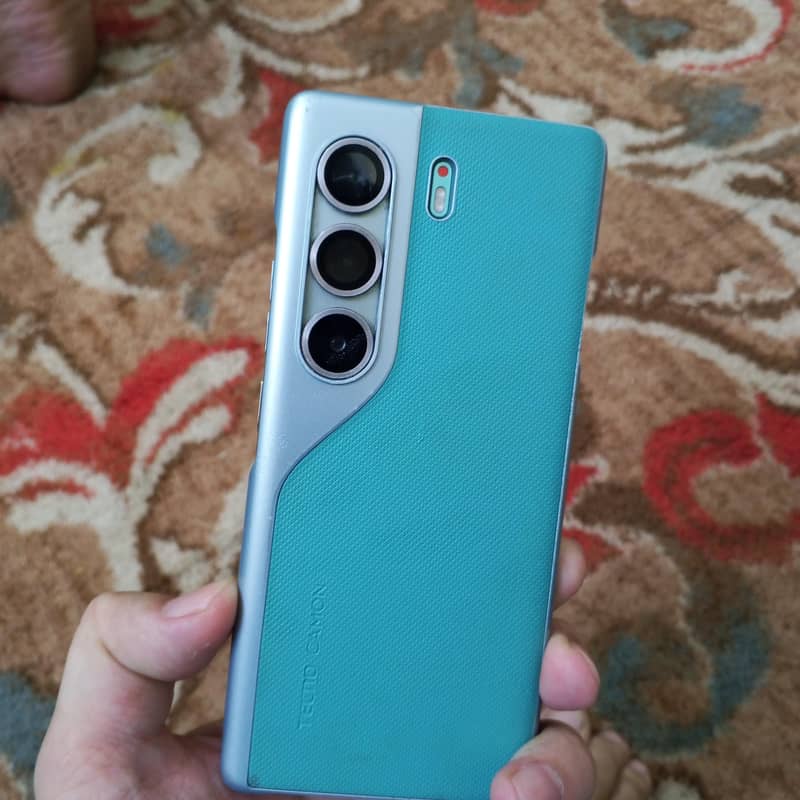 Tecno CAMON 40 Pro 0