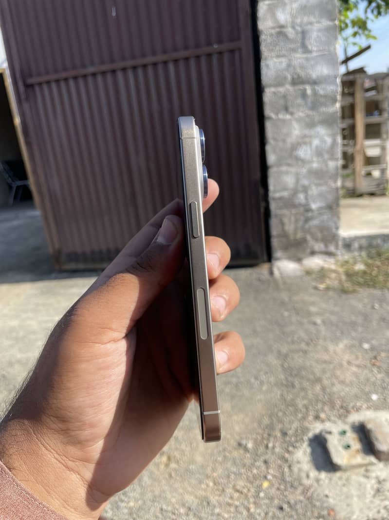 Apple iPhone 15 Pro Max 1
