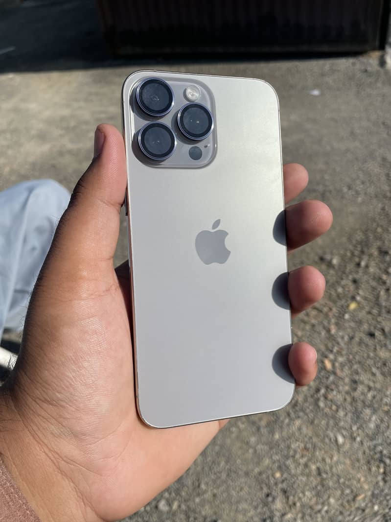 Apple iPhone 15 Pro Max 3