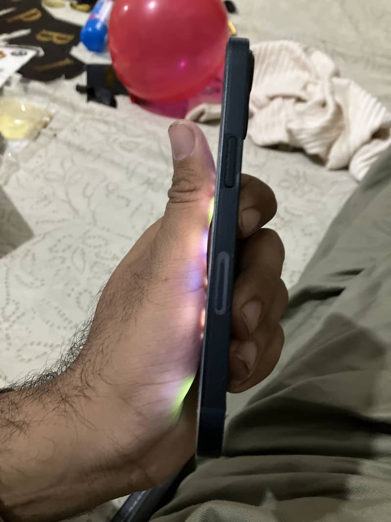 Apple iPhone 13 2