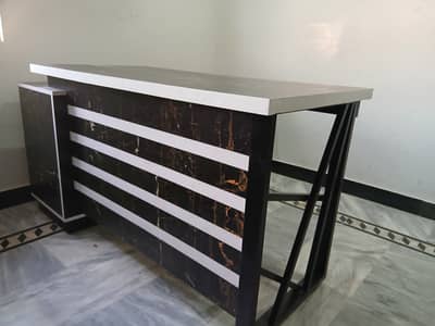 Fresh almost new office table