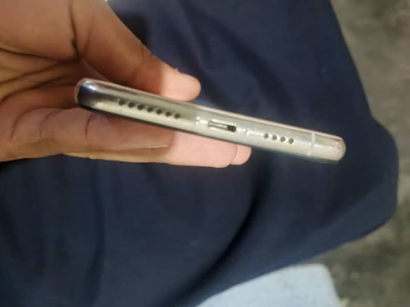Apple iPhone XS Max 1
