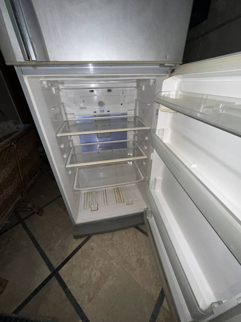 Hitachi No frost Jumbo size in great working condition - Refrigerators ...