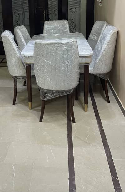 Brand New Dining Table & Chairs for Sale – Unused