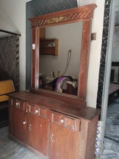 Dressing table urgent for sell   03075781351