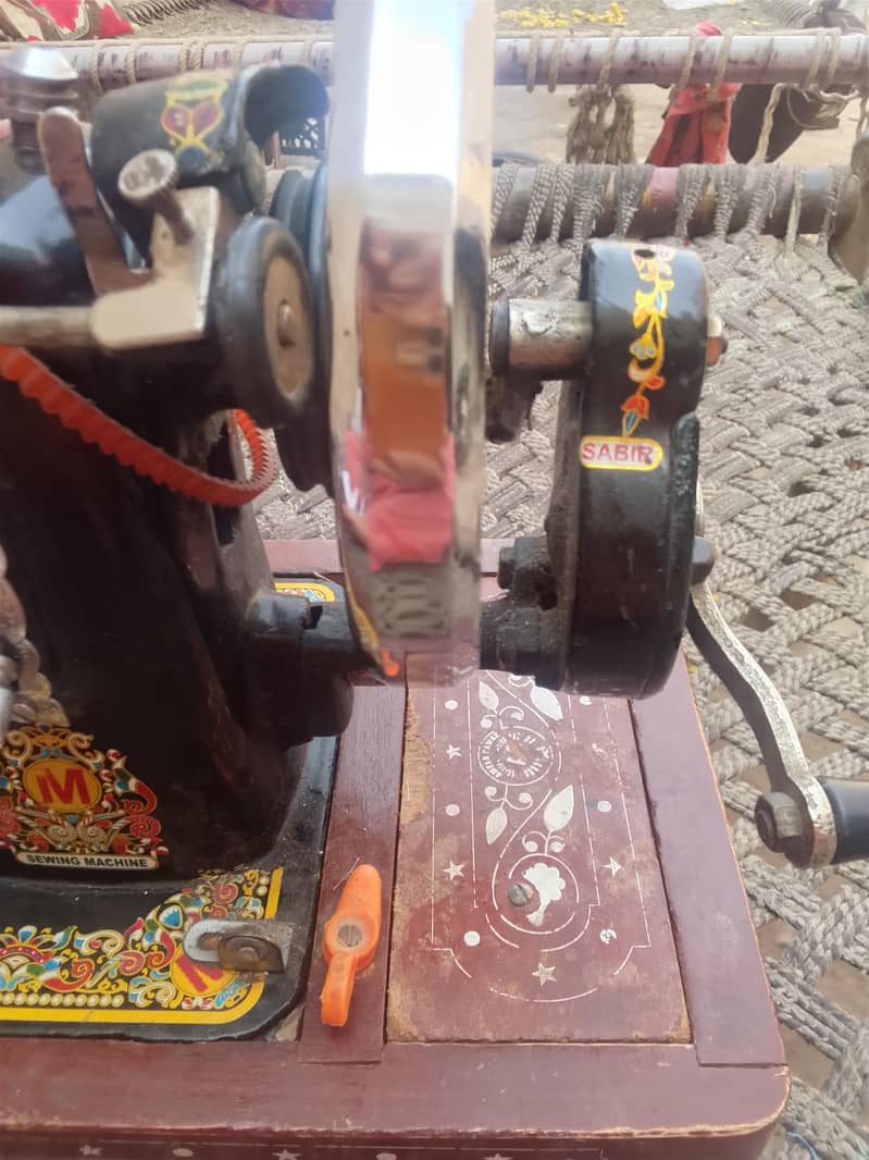 sewing machine 4