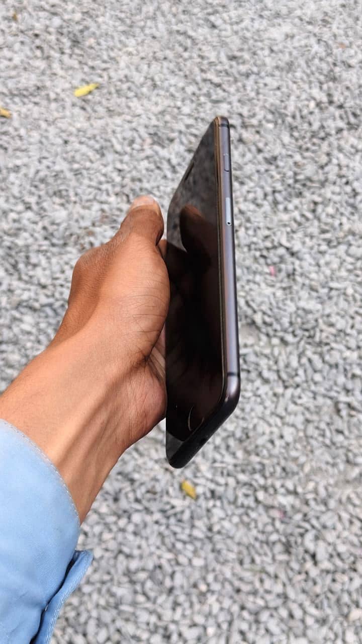 Apple iPhone 8 Plus 1