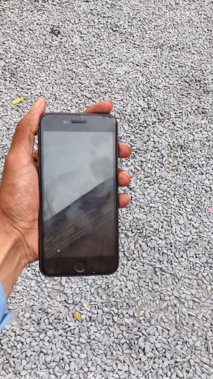 Apple iPhone 8 Plus 3