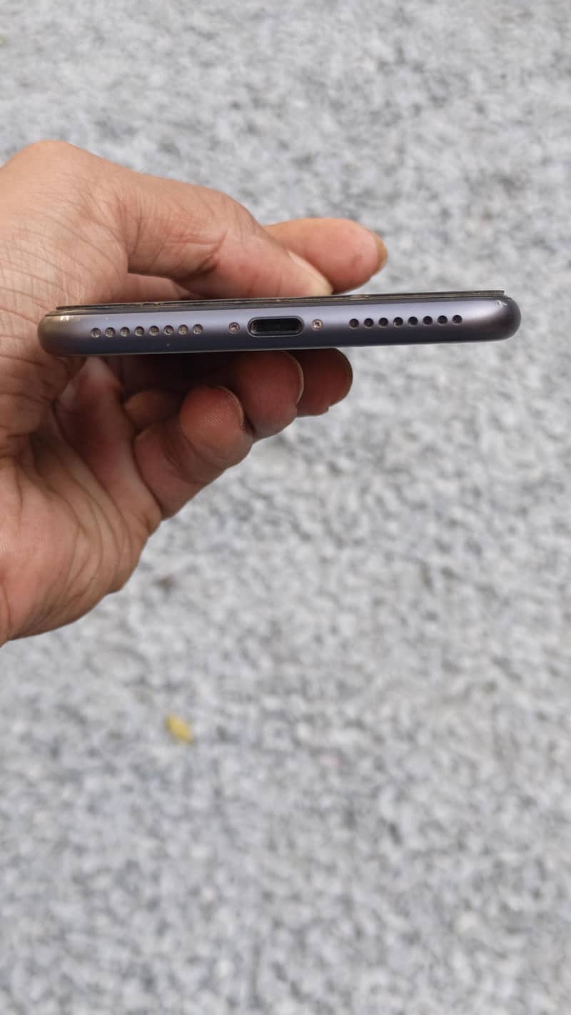 Apple iPhone 8 Plus 5