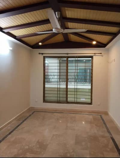 E-11/2 Size 25*60 Beautiful Double Story House For Rent