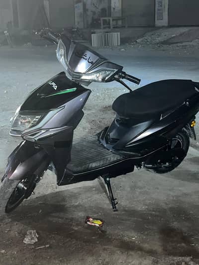 EVE ELFA ONE Electric Scooty Lithium Battery