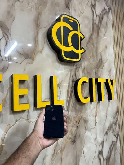 iPhone 13 128GB JV - 9/10 Condition Waterpack