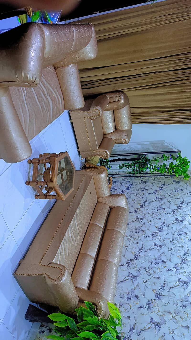 Beautiful Sofa Set – 10/10 Condition 1