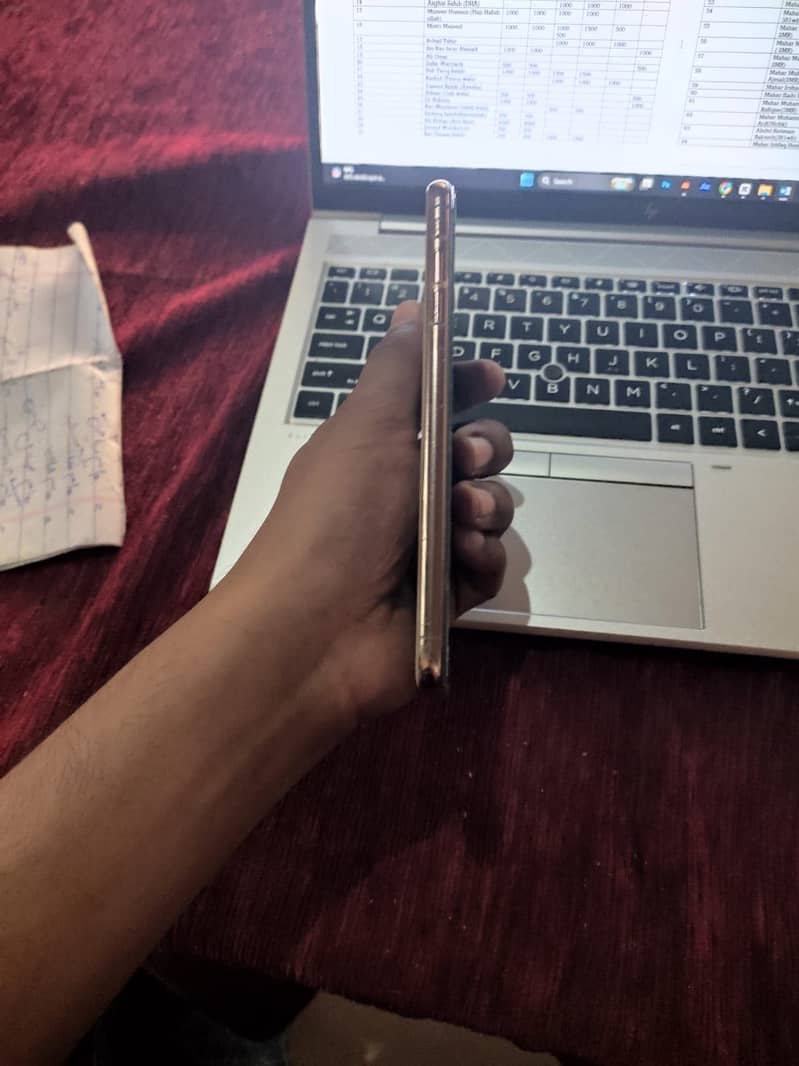 Apple iPhone XS Max 3