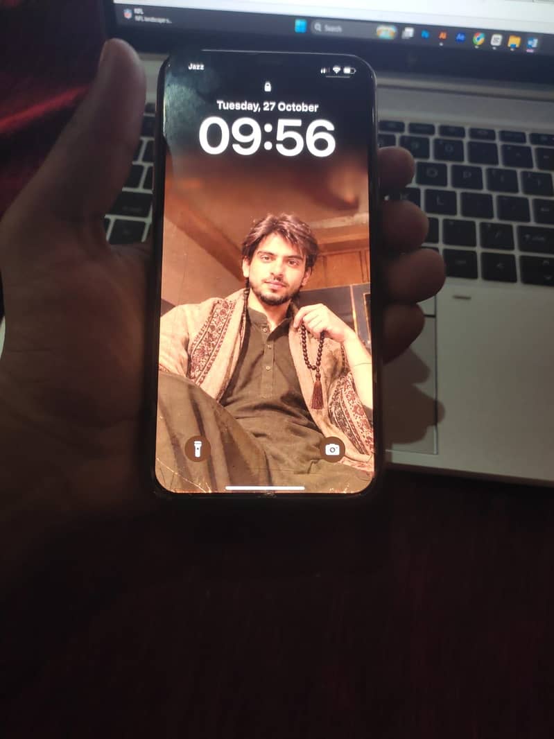 Apple iPhone XS Max 4
