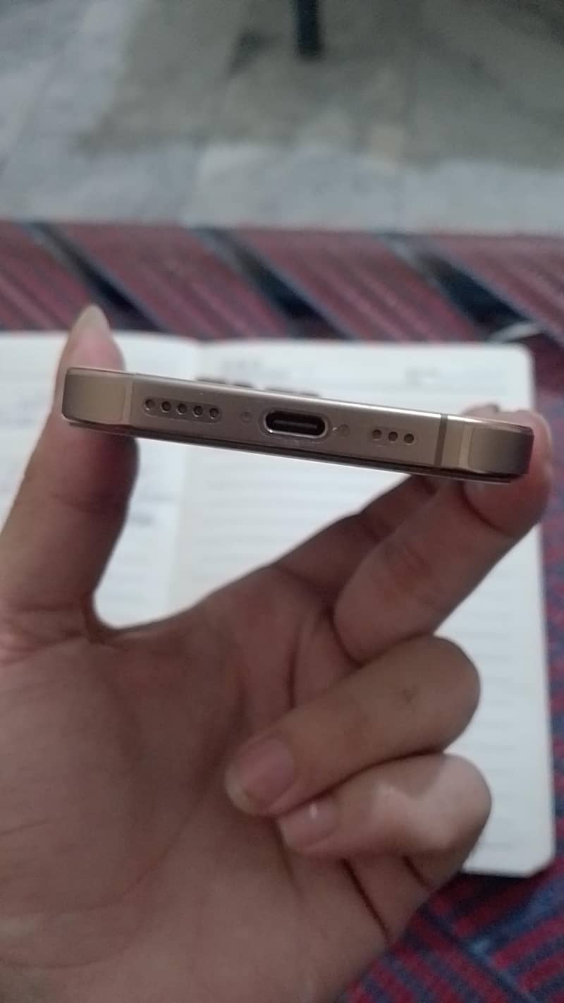 Apple iPhone 16 Pro 1