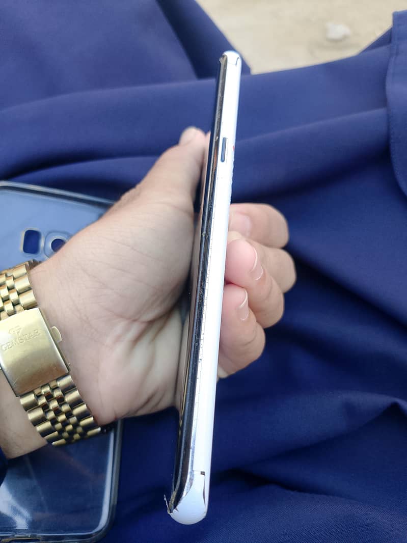 Samsung Mobile S8 Plus 3