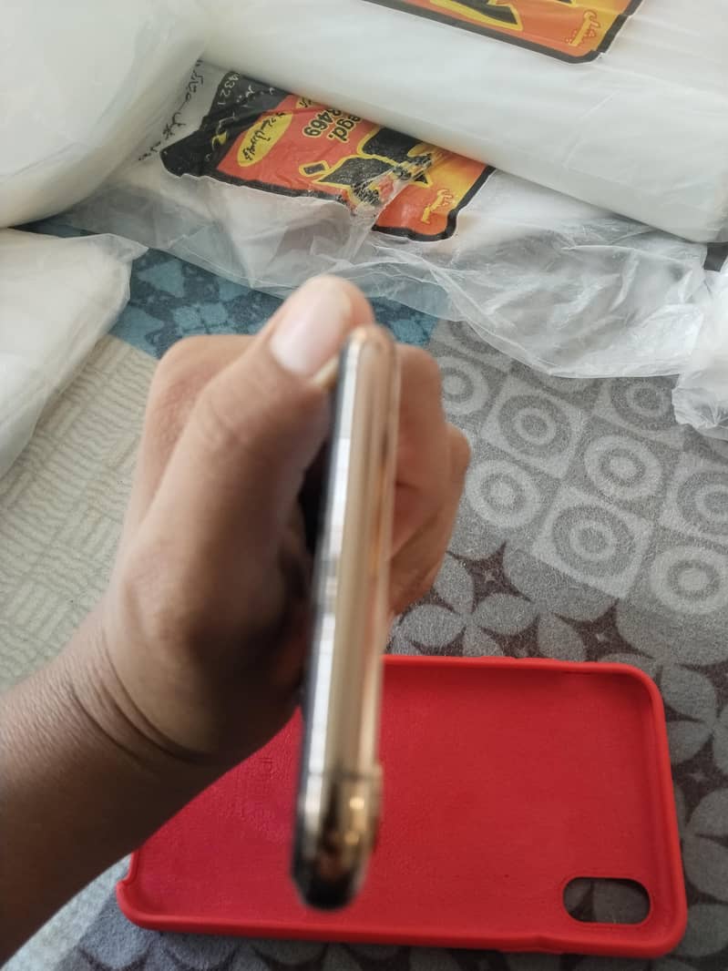 Apple iPhone XS Max 5