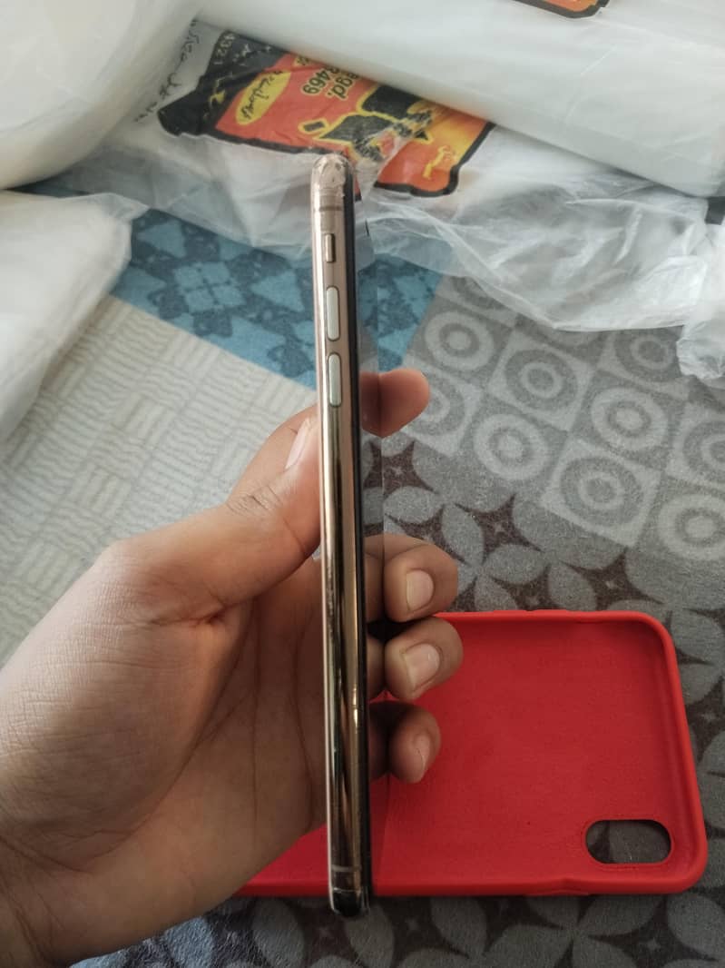 Apple iPhone XS Max 6