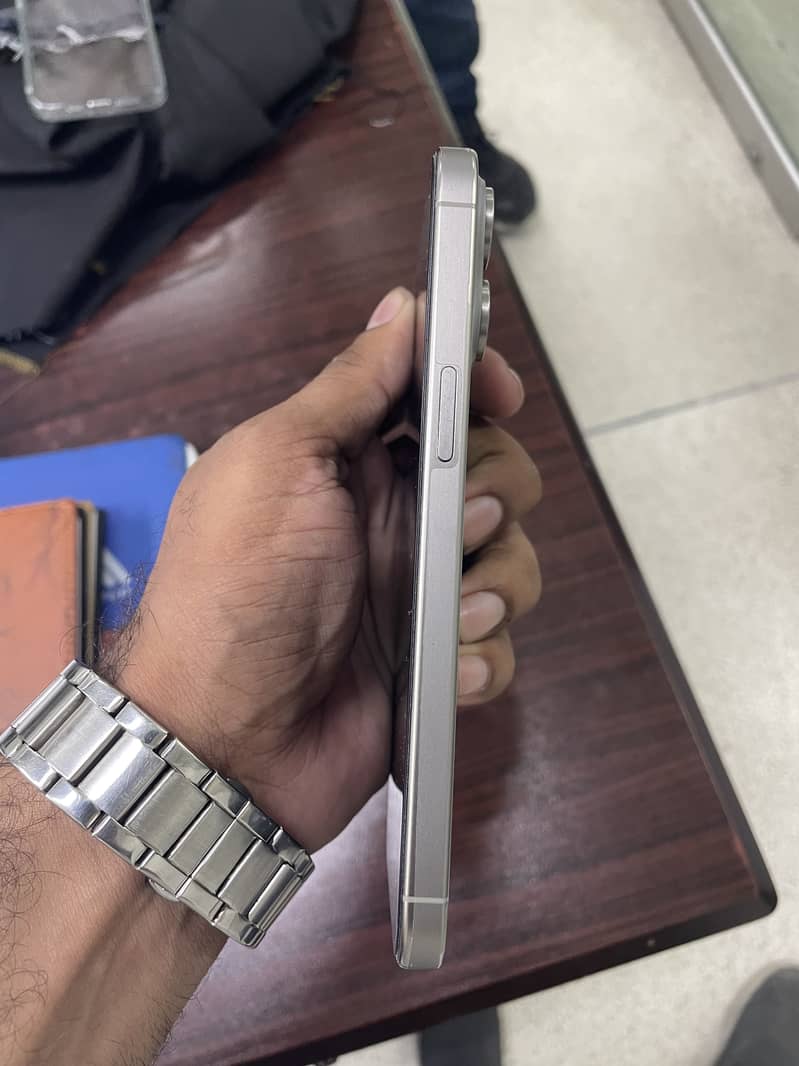 Apple iPhone 15 Pro Max FU 2