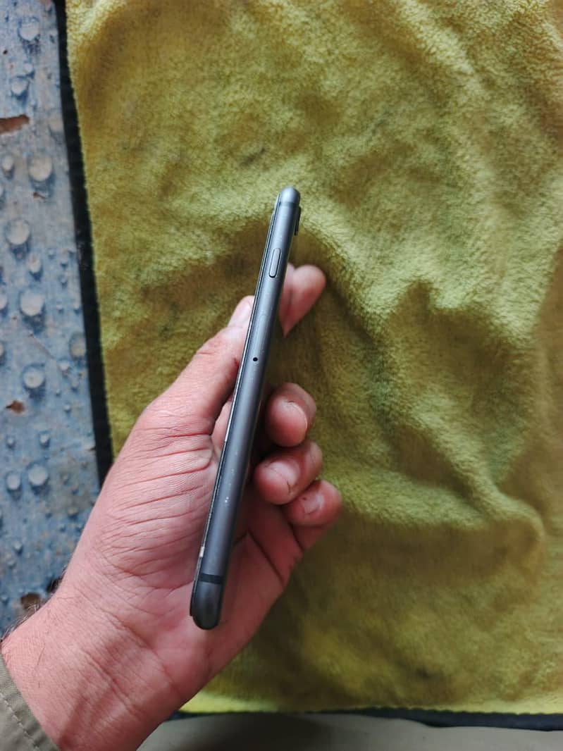 Apple iPhone 8 3