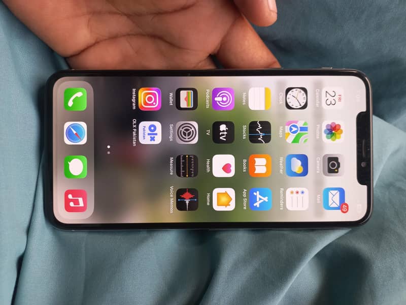 Apple iPhone XS Max 3