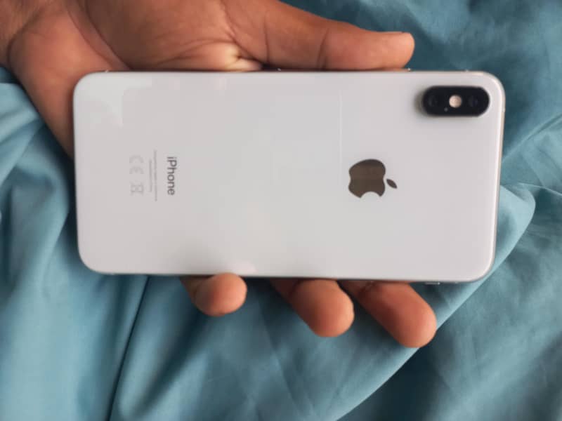 Apple iPhone XS Max 4